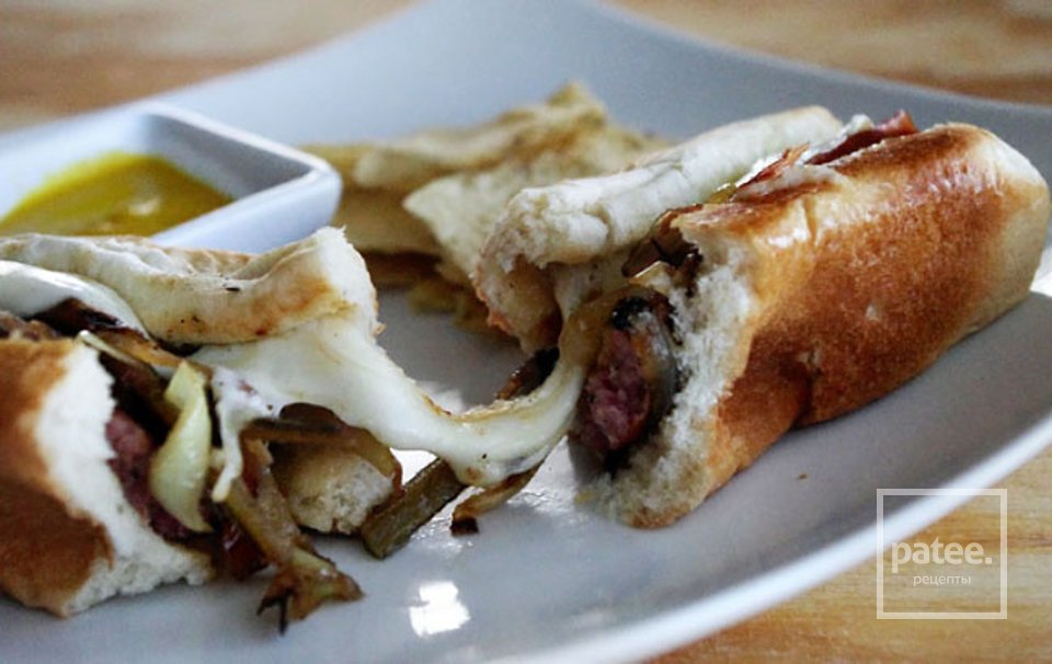 Хотдоги с копчеными колбасками, карамельным луком и фенхелем - Шаг 4