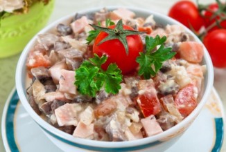 Салат с ветчиной и грибами