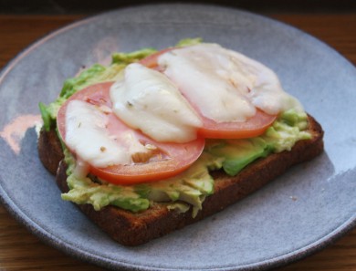 Рецепт Бутерброд с авокадо и помидором