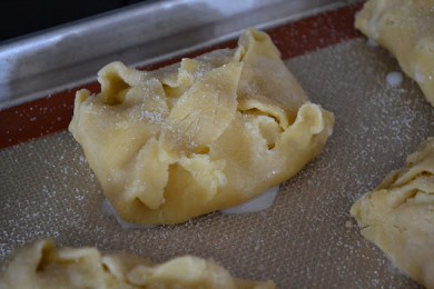 Запеченное яблоко в тесте - приготовление