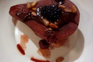 Груша в вине с вишней, корицей и перцем чили