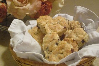 Печенье в форме сердца с шоколадом