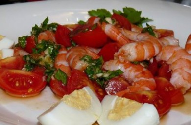 Рецепт Салат с креветками и помидорами