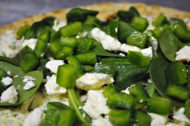 Пицца с сыром фета и шпинатом - приготовление