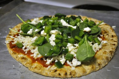 Пицца с сыром фета и шпинатом - приготовление