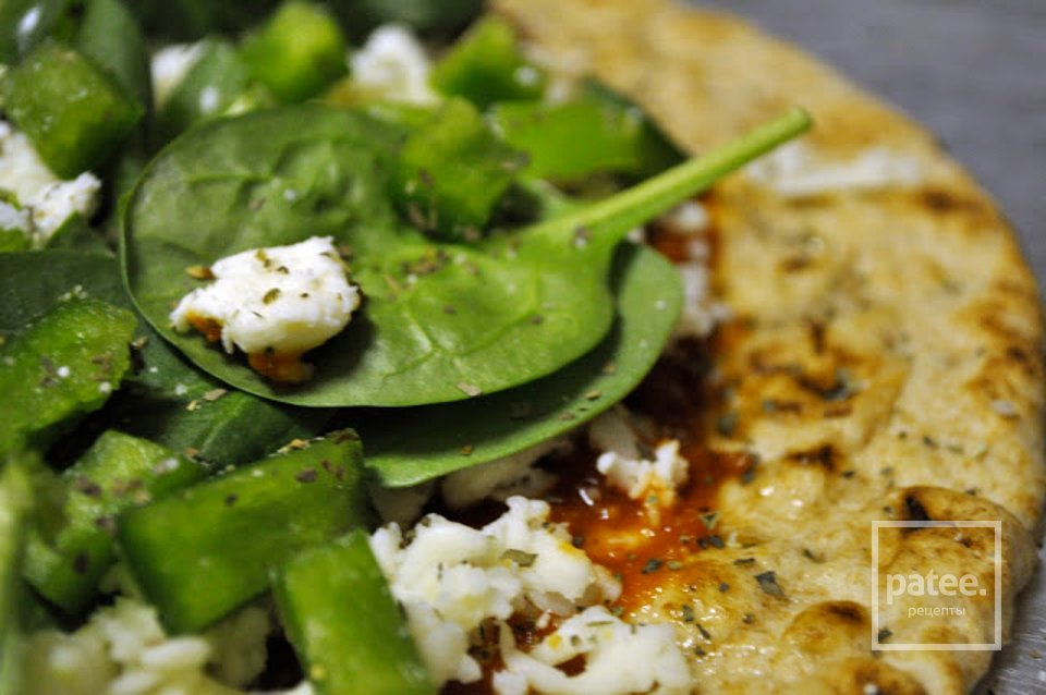 Пицца с сыром фета и шпинатом - Шаг 9
