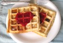 Вафли с малиновой глазурью