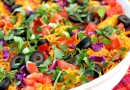 Салат с фасолью, нутом и овощами