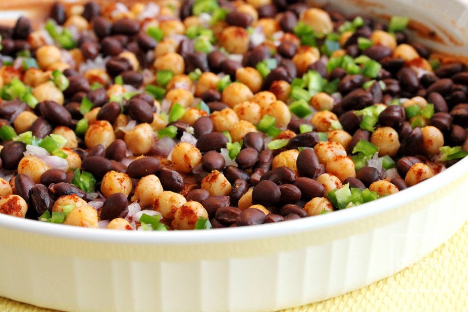 Салат с фасолью, нутом и овощами - Шаг 7