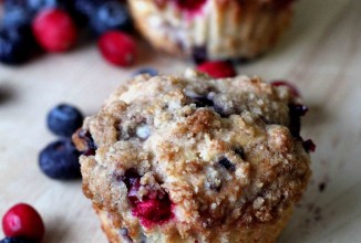 Кексы с клюквой и черникой