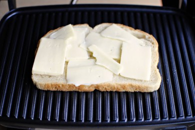 Бутерброд с песто из свежих трав - приготовление