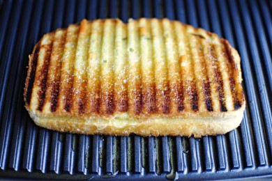 Бутерброд с песто из свежих трав - приготовление