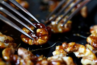 Орешки в карамели