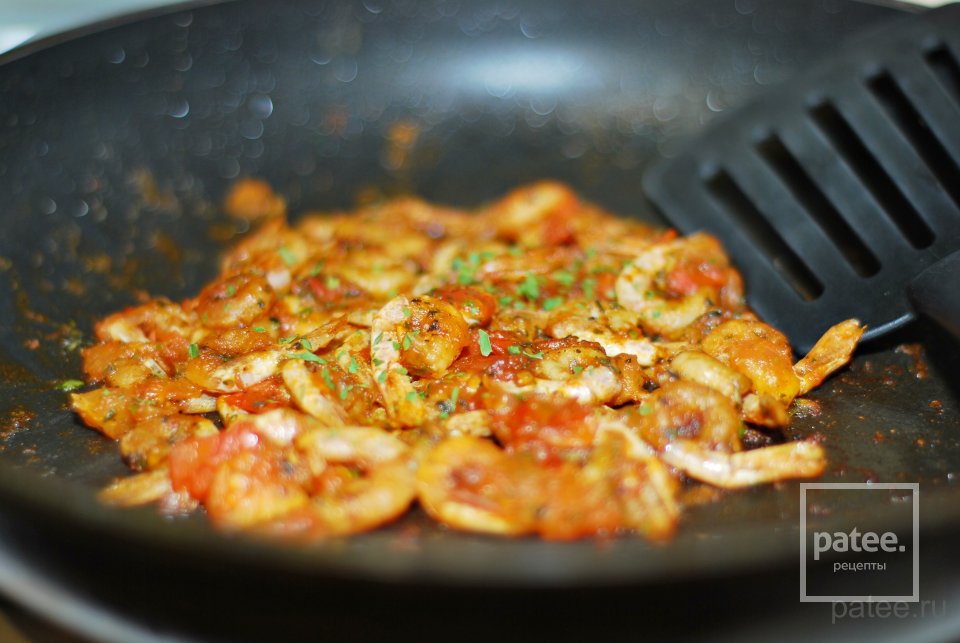 Креветки в томатном соусе с базиликом - Шаг 4