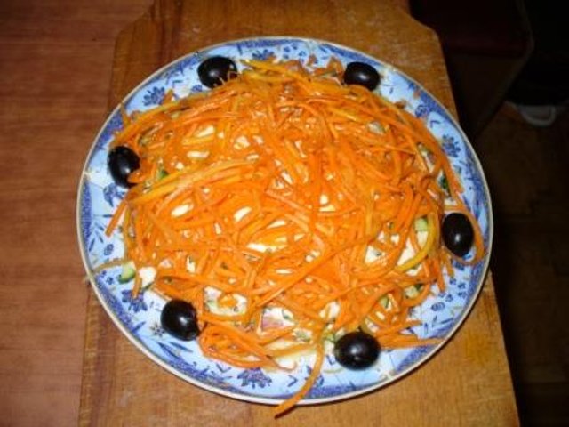Салат из корейской морковки с ветчиной