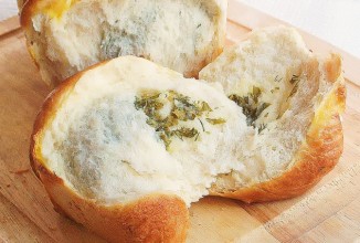 Хлеб с сыром и зеленью