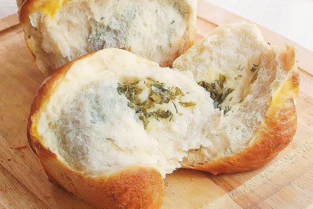 Хлеб с сыром и зеленью