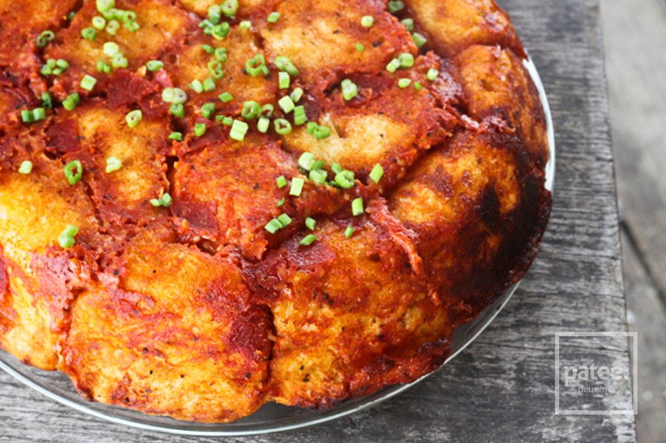 Пицца-хлеб с колбасой и сыром - Шаг 8