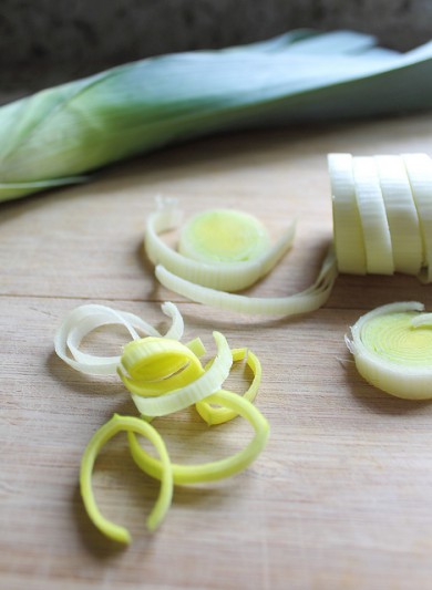 Жареная курица с пореем, яблоками и помидорами - Шаг 8