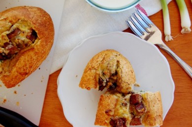 Рецепт Хлебные лодочки с колбасой и грибами