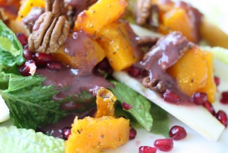 Салат из запеченной мускатной тыквы и груши