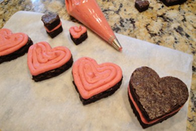 Шоколадные сердечки с клюквенным кремом - приготовление