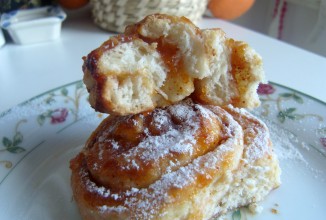 Роллы с абрикосовым джемом