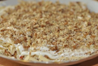 Салат Пикантный с курицей и орехами