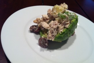 Авокадо фаршированный куриным салатом