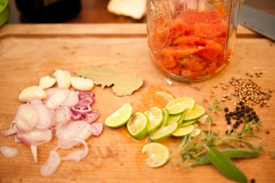 Лосось соленый со специями - приготовление