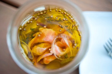 Лосось соленый со специями - приготовление