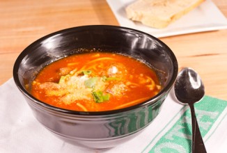 Суп с спагетти и фрикадельками