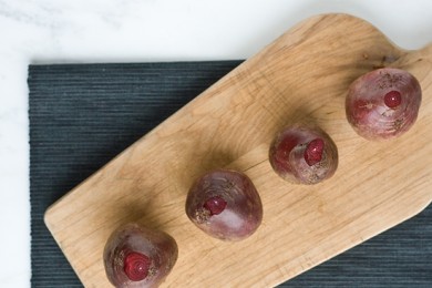 Маринованная запеченная свекла с жареными грецкими орехами и сыром - приготовление