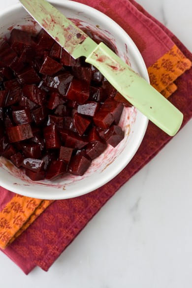 Маринованная запеченная свекла с жареными грецкими орехами и сыром - Шаг 2