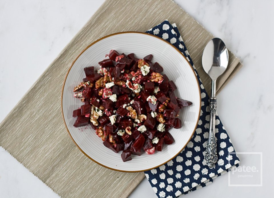 Маринованная запеченная свекла с жареными грецкими орехами и сыром - Шаг 3