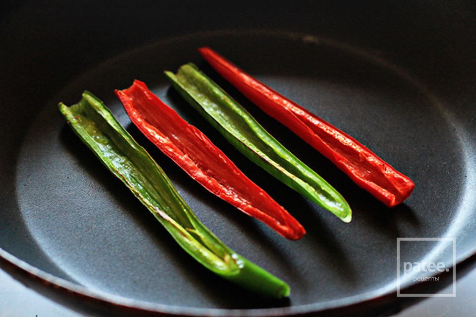 Поджаренный хрустящий сандвич  с перцем чили и сыром - Шаг 1