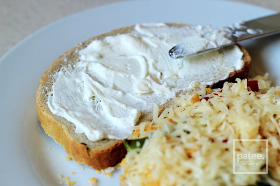 Поджаренный хрустящий сандвич  с перцем чили и сыром - Шаг 9