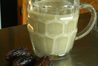 Банановый смузи с черносливом