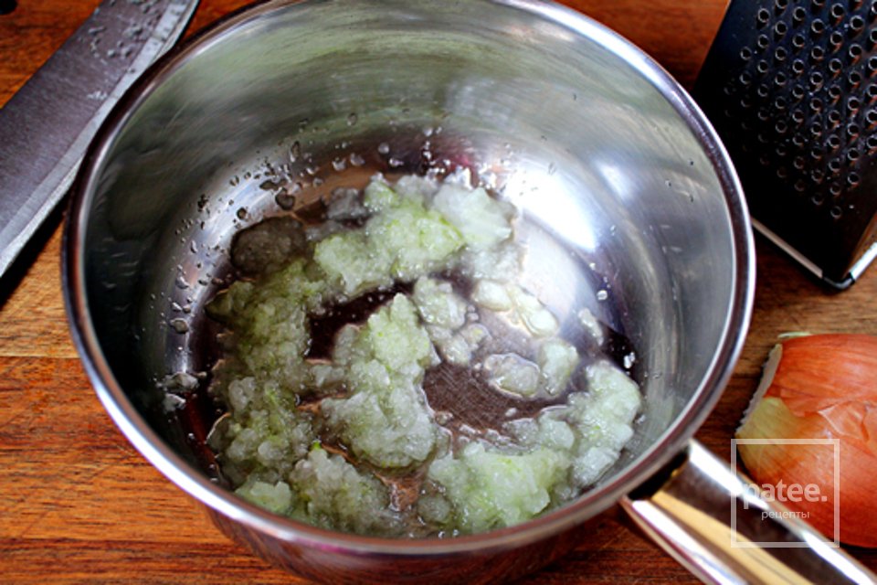 Курочка под томатным соусом и пармезаном - Шаг 1