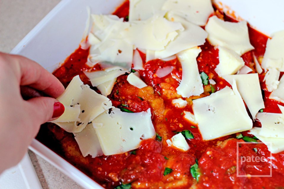 Курочка под томатным соусом и пармезаном - Шаг 18