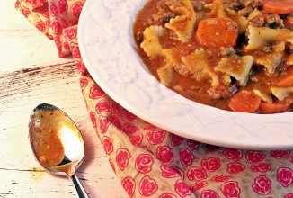 Суп из говядины с пастой и овощами