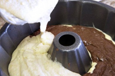 Мраморный шоколадно-банановый пирог - приготовление