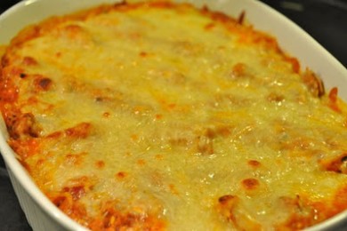 Запеченные спагетти с мясом и сырным ассорти - приготовление