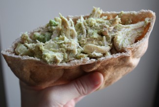 Куриный салат с авокадо для бутербродов