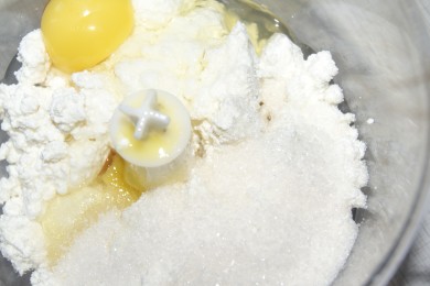 Творожная запеканка с яблоками - приготовление