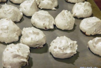 Безе с грецкими орехами и шоколадом