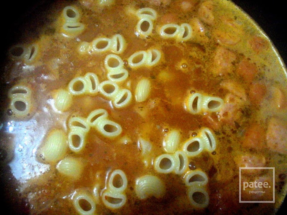 Суп говяжий с пастой, колбасой и моцареллой - Шаг 9