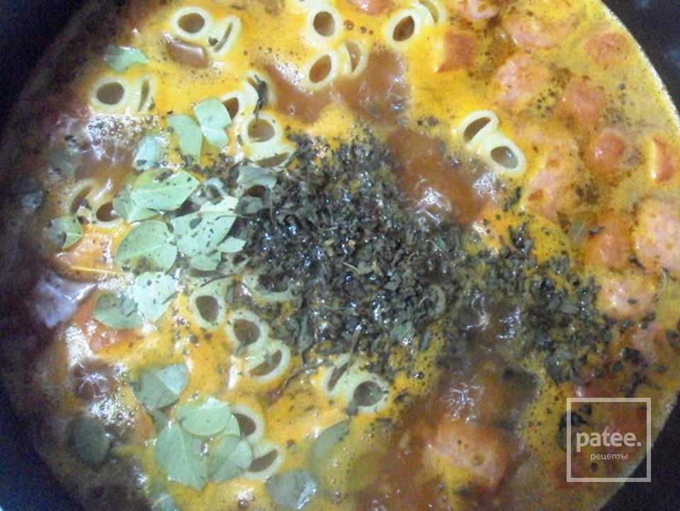 Суп говяжий с пастой, колбасой и моцареллой - Шаг 11