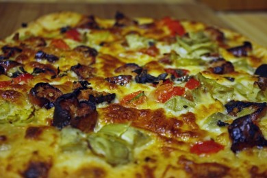 Нежная чесночная пицца с куриными колбасками - приготовление