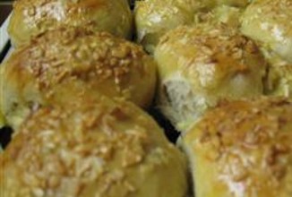 Луковые булочки и горчицей